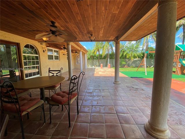 490 Bonaventure Boulevard, Weston, FL 33326