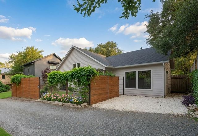 804 W Annie ST 2, Austin, TX 78704