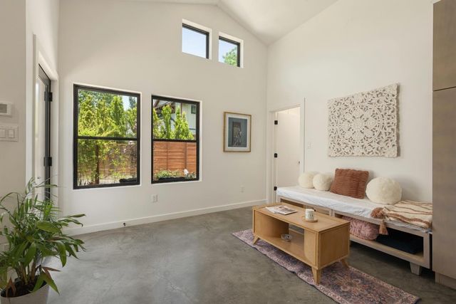 804 W Annie ST 2, Austin, TX 78704