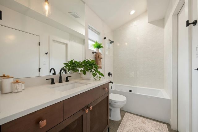 804 W Annie ST 2, Austin, TX 78704