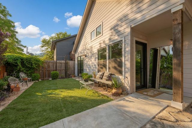 804 W Annie ST 2, Austin, TX 78704