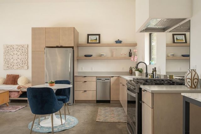 804 W Annie ST 2, Austin, TX 78704
