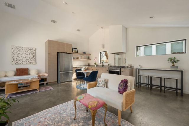 804 W Annie ST 2, Austin, TX 78704
