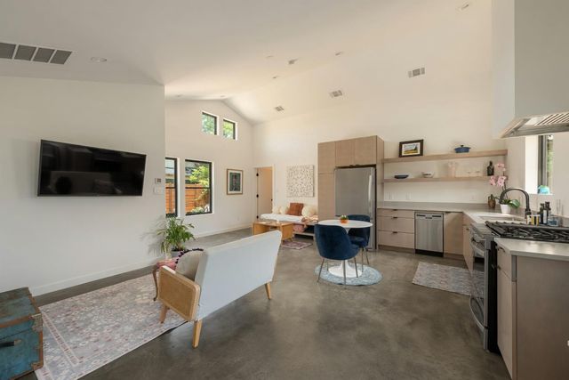 804 W Annie ST 2, Austin, TX 78704