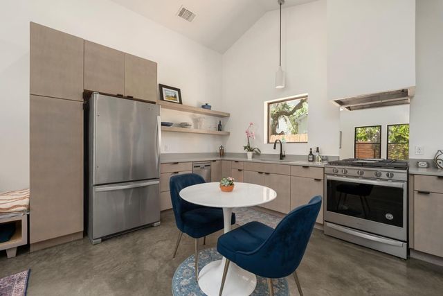 804 W Annie ST 2, Austin, TX 78704