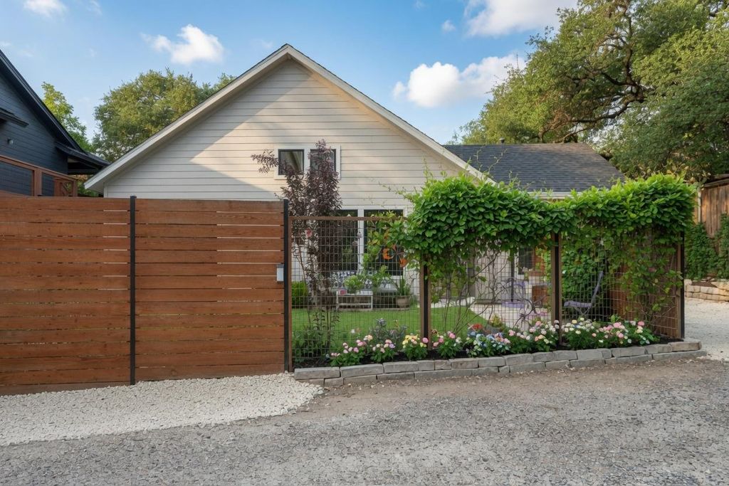 804 W Annie ST 2, Austin, TX 78704