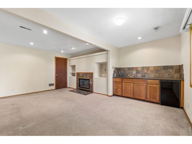 2325 Hampstead Dr, Loveland, CO 80538