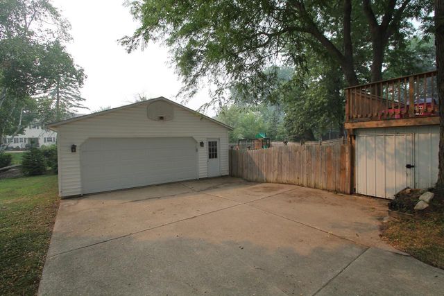 608 S Browns Lake DRIVE, Burlington, WI 53105