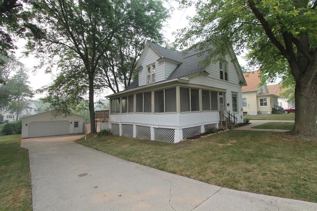 608 S Browns Lake DRIVE, Burlington, WI 53105