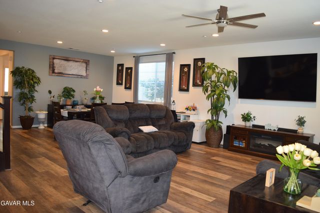 2901 Bracken Way, Palmdale, CA 93551