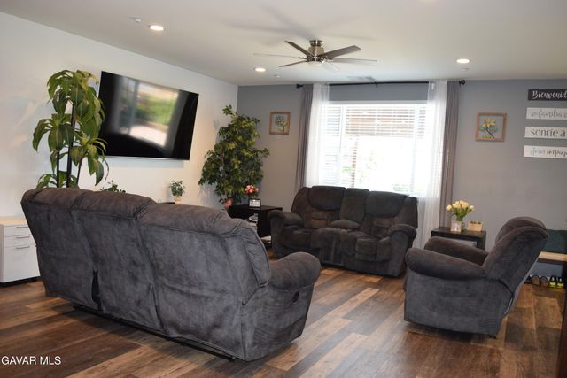 2901 Bracken Way, Palmdale, CA 93551