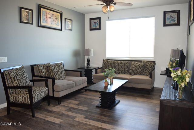 2901 Bracken Way, Palmdale, CA 93551