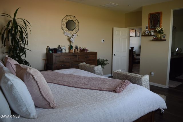 2901 Bracken Way, Palmdale, CA 93551