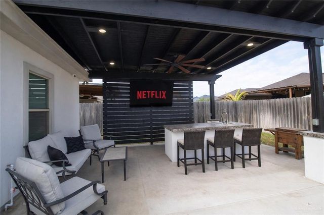 1017 W Eisenhower Avenue, Alton, TX 78573