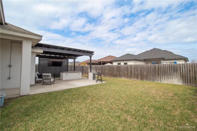 1017 W Eisenhower Avenue, Alton, TX 78573