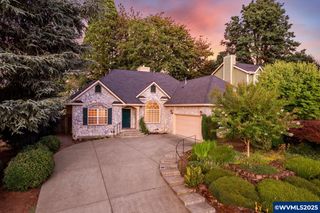 215 Ames Ct, Silverton, OR 97381