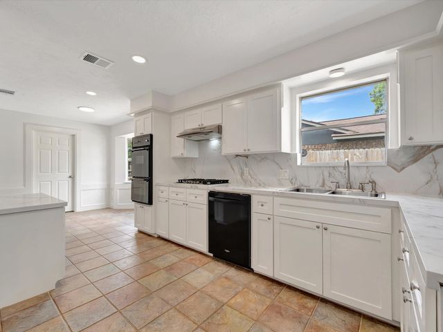 10340 Rocky Hollow Road, La Porte, TX 77571