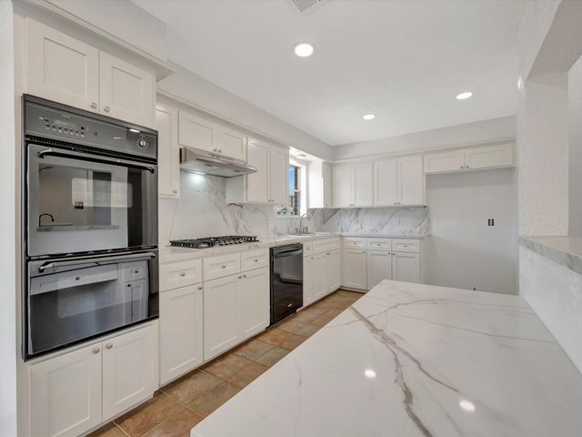 10340 Rocky Hollow Road, La Porte, TX 77571