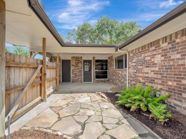 10340 Rocky Hollow Road, La Porte, TX 77571