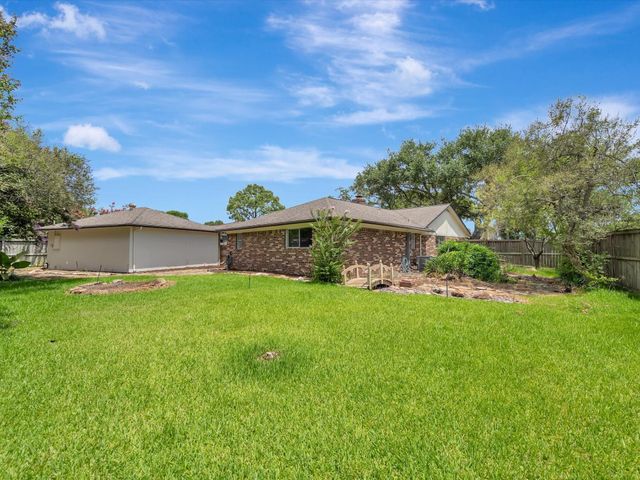 10340 Rocky Hollow Road, La Porte, TX 77571
