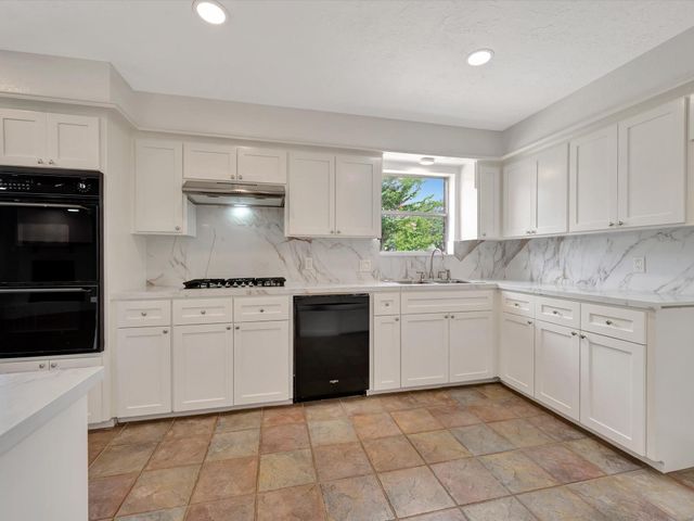 10340 Rocky Hollow Road, La Porte, TX 77571