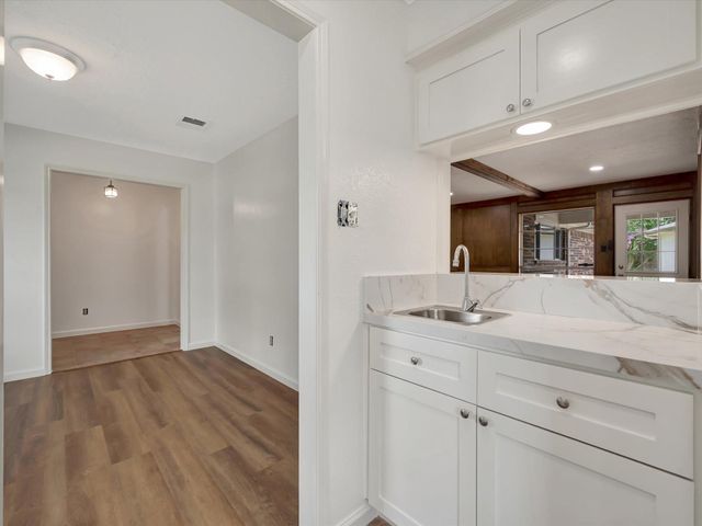 10340 Rocky Hollow Road, La Porte, TX 77571