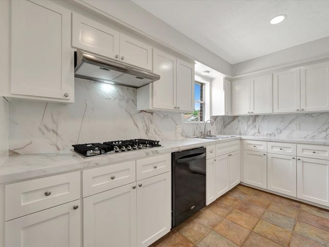 10340 Rocky Hollow Road, La Porte, TX 77571