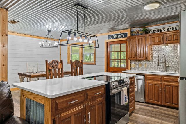 7478 County Road 1020, Wolfe City, TX 75496