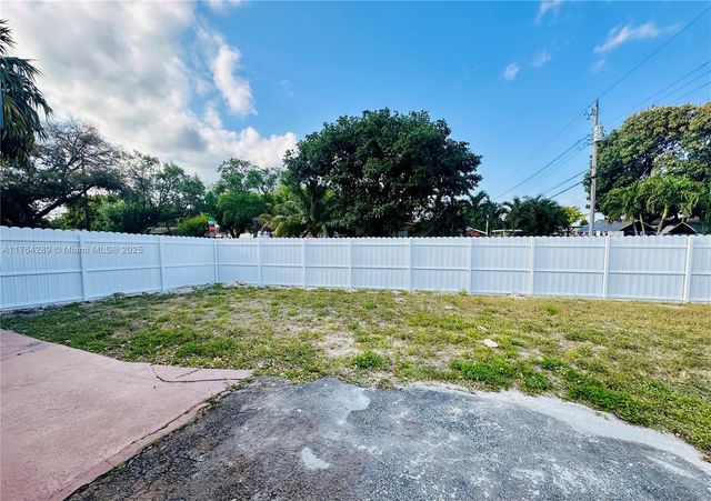 1441 N 72nd Ave, Hollywood, FL 33024