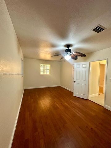 1441 N 72nd Ave, Hollywood, FL 33024