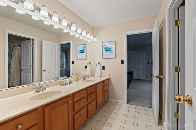 1939 Fountain View Drive, Dayton, OH 45414