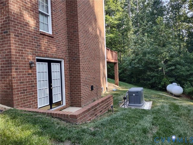 715 Reese Dr, Sandston, VA 23150