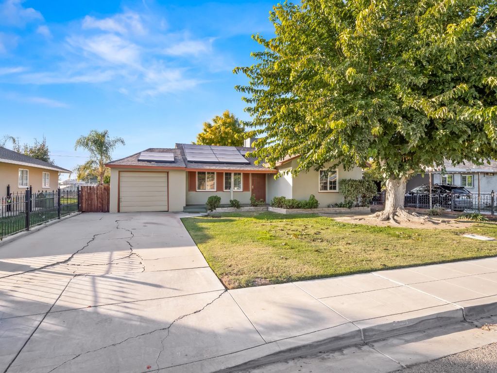 Image 2 of property listing at 1824 Vasquez Drive, Firebaugh, CA 93622
