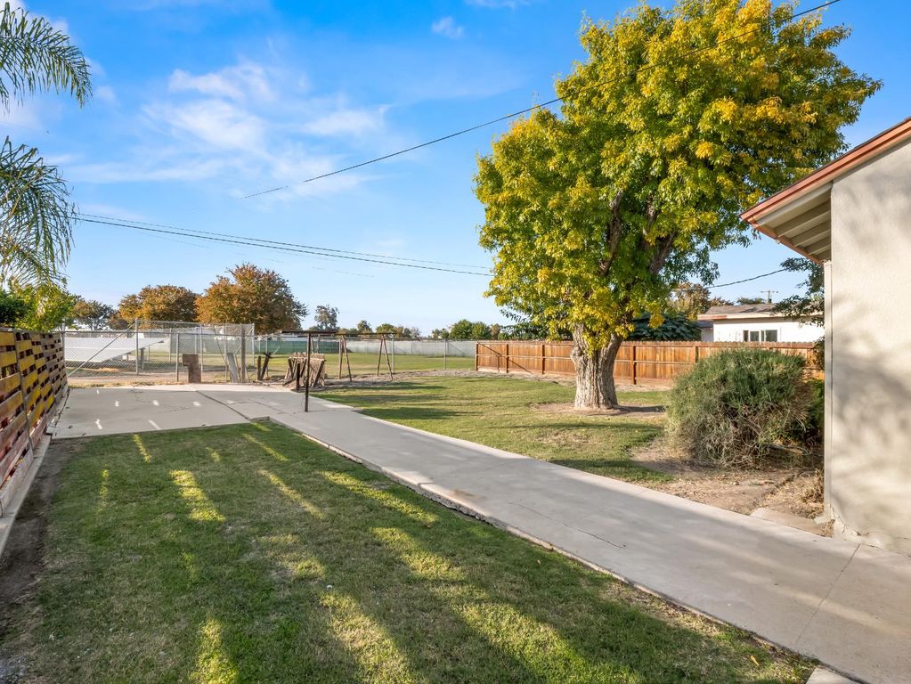 Image 20 of property listing at 1824 Vasquez Drive, Firebaugh, CA 93622
