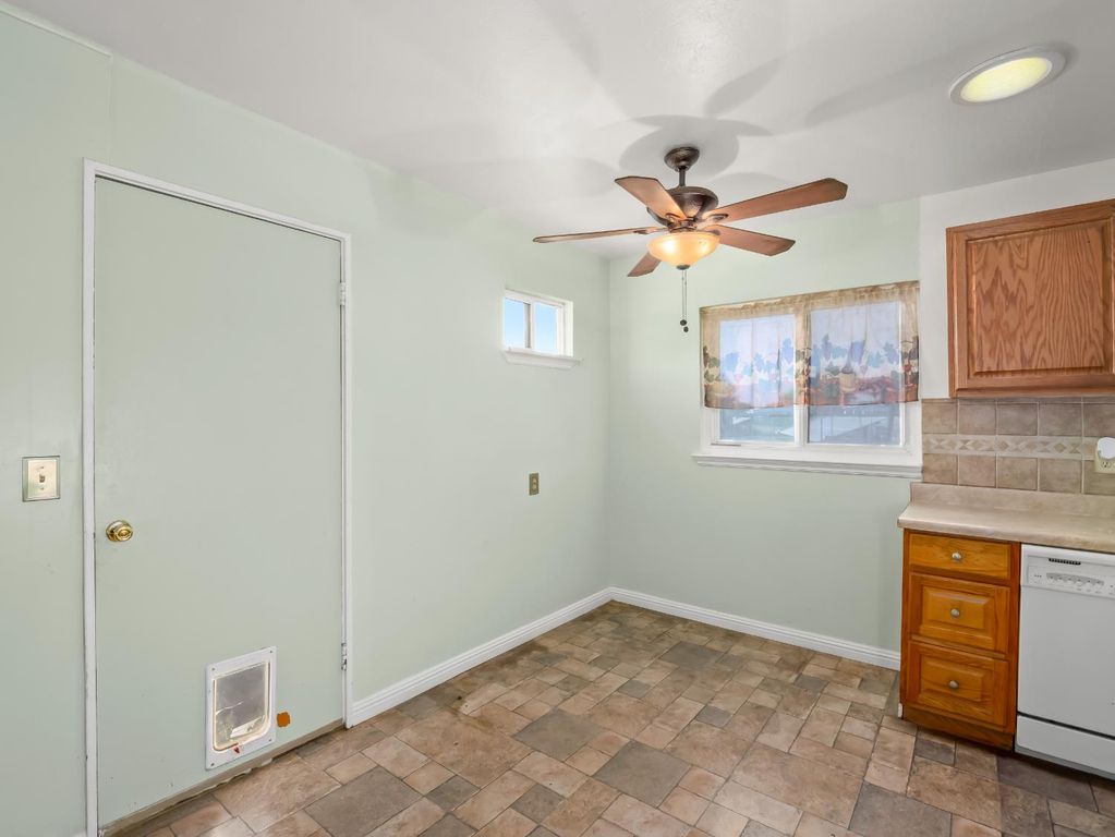 Image 7 of property listing at 1824 Vasquez Drive, Firebaugh, CA 93622