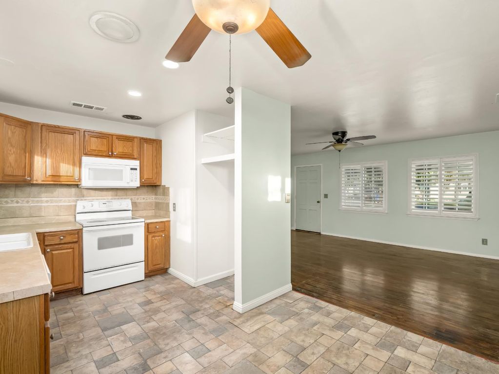 Image 8 of property listing at 1824 Vasquez Drive, Firebaugh, CA 93622