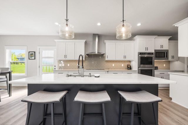 4814 East Kohler CIRCLE, New Berlin, WI 53146