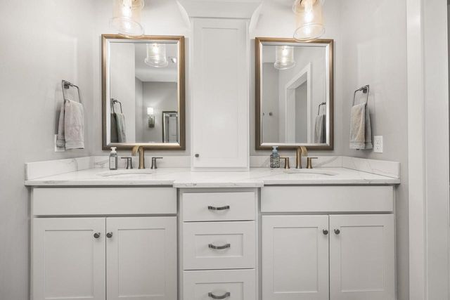 4814 East Kohler CIRCLE, New Berlin, WI 53146