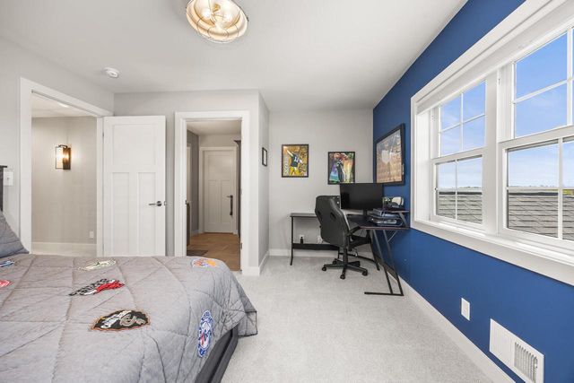 4814 East Kohler CIRCLE, New Berlin, WI 53146