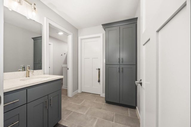 4814 East Kohler CIRCLE, New Berlin, WI 53146