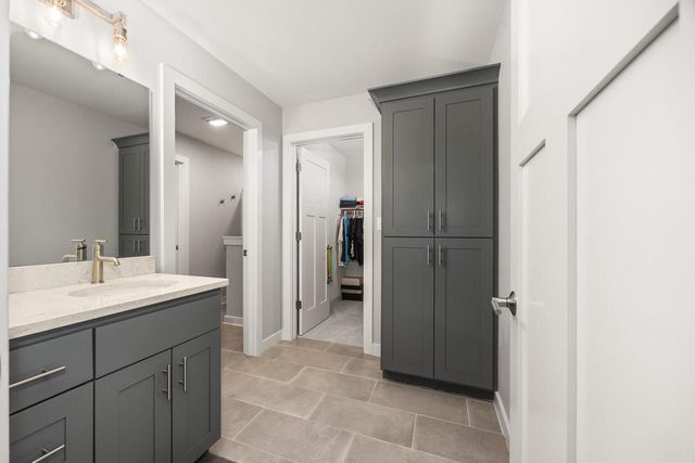 4814 East Kohler CIRCLE, New Berlin, WI 53146