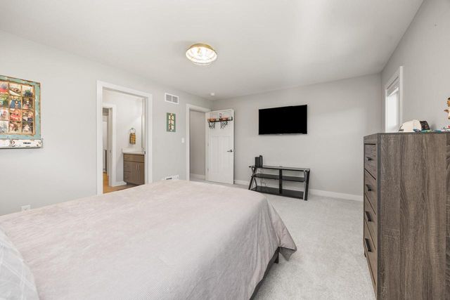 4814 East Kohler CIRCLE, New Berlin, WI 53146