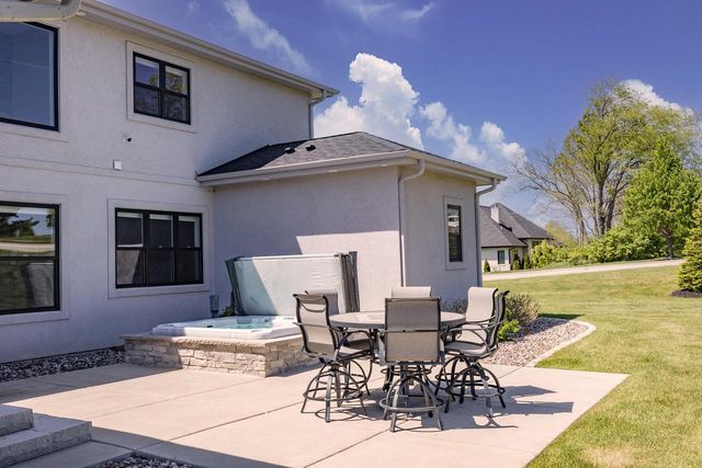 4814 East Kohler CIRCLE, New Berlin, WI 53146