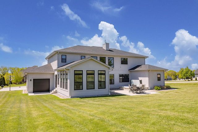 4814 East Kohler CIRCLE, New Berlin, WI 53146