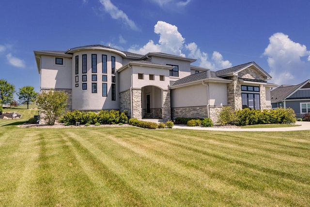 4814 East Kohler CIRCLE, New Berlin, WI 53146