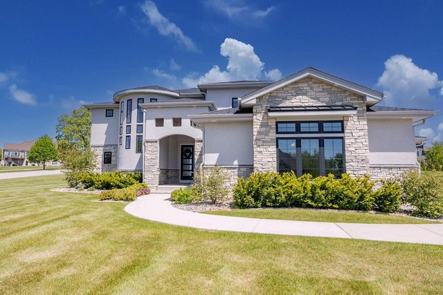 4814 East Kohler CIRCLE, New Berlin, WI 53146