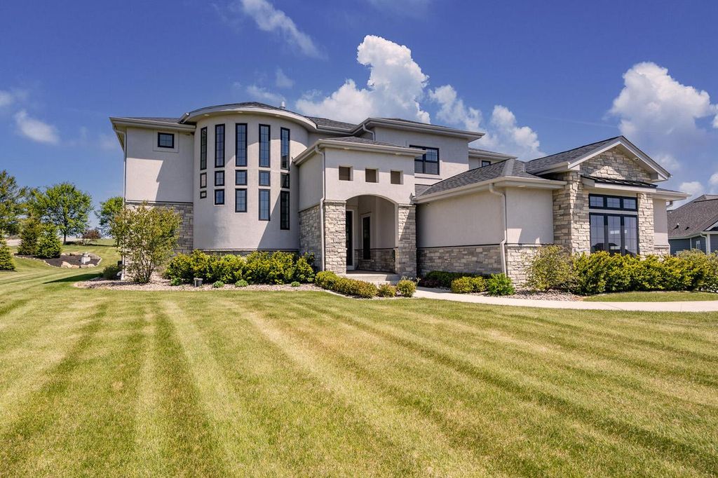 4814 East Kohler CIRCLE, New Berlin, WI 53146