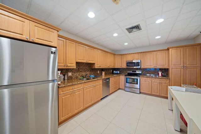 336 Golfview Road 719, North Palm Beach, FL 33408