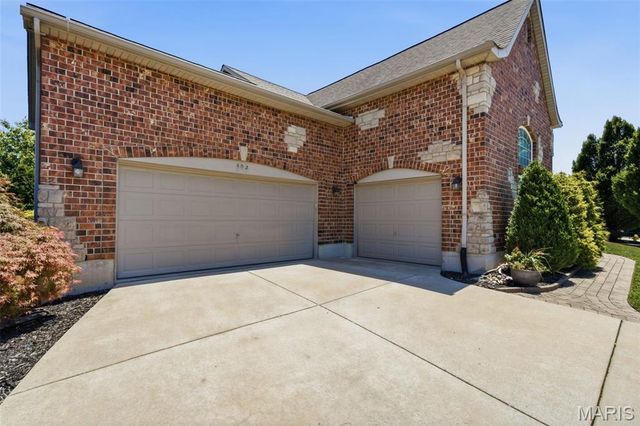 302 Crystal Brook Court, Lake St Louis, MO 63367