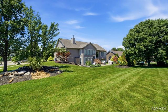 302 Crystal Brook Court, Lake St Louis, MO 63367